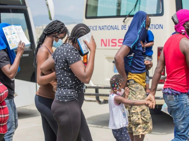 El fiscal de Texas dice que el retraso en la reactivación del MPP empeora la situación desatada por la presencia de miles de migrantes en Del Río.