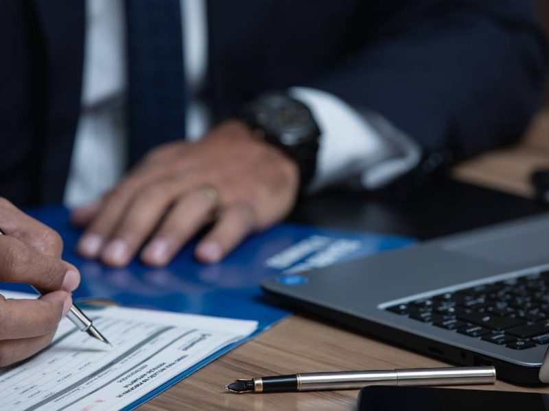 Entre los fraudes y estabas migratorias más comunes, la OIM da consejos sobre los abogados de inmigración