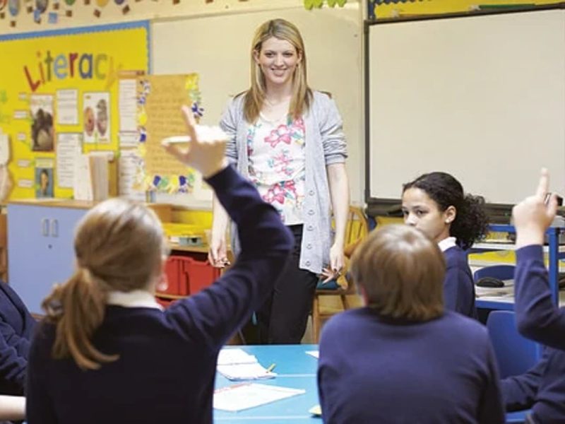 California exigirá que estudiantes se vacunen contra Covid-19 para ir a clases.