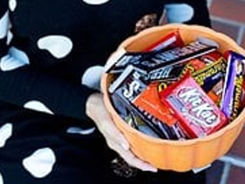 Los 7 dulces que debes evitar regalarle a los niños en Halloween.