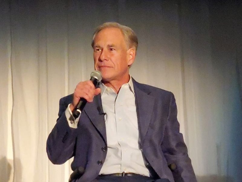 Gobernador de Texas agrega recursos para impedir la inmigración indocumentada.