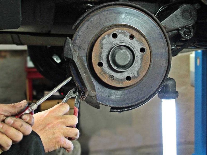 Empresa canadiense ofrece trabajo como mecánico de maquinaria pesada.