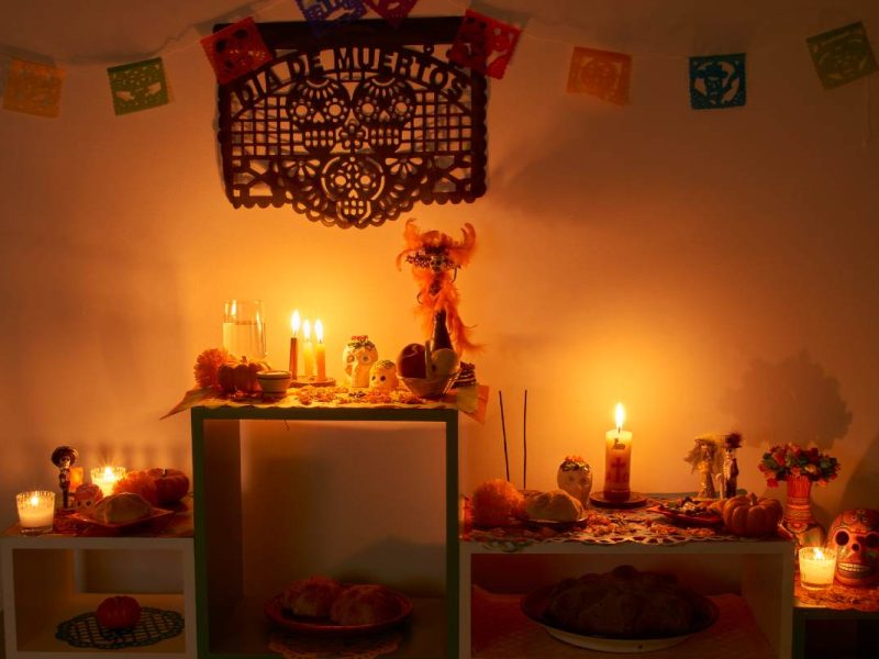 elementos que debe llevar la ofrenda de dia de muertos