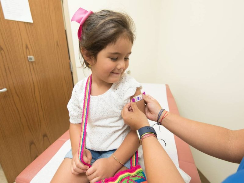 Aprueban vacuna Pfizer para menores de edad de 5 y 11 años en Estados Unidos