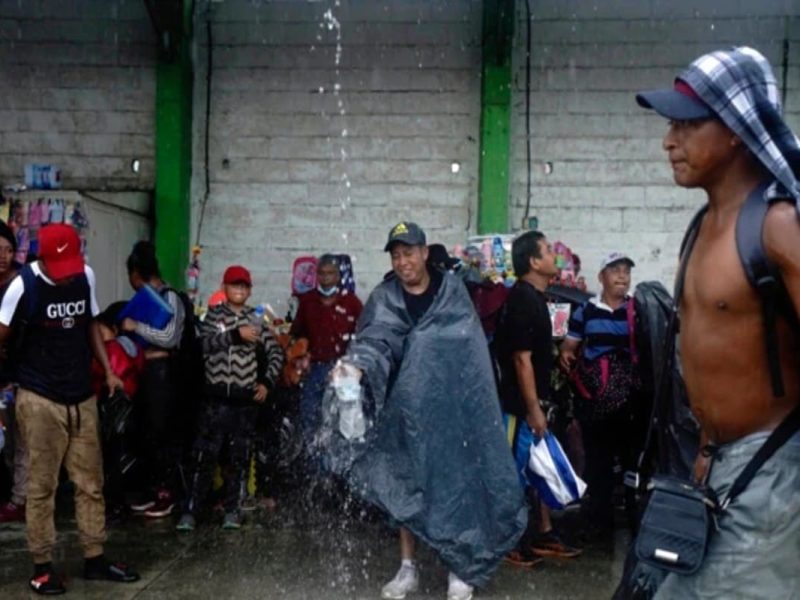 Caravana de migrantes continúa avanzando por el sur de Chiapas; no irán a USA.