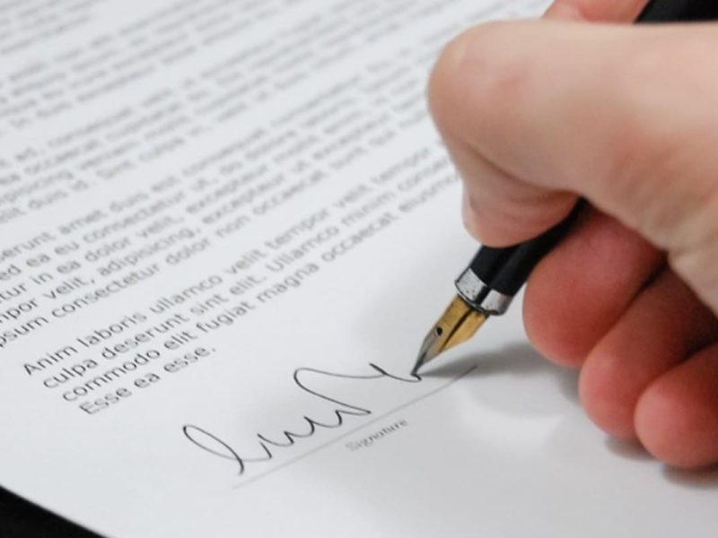 ¿Cómo escribir una carta a un juez de inmigración?