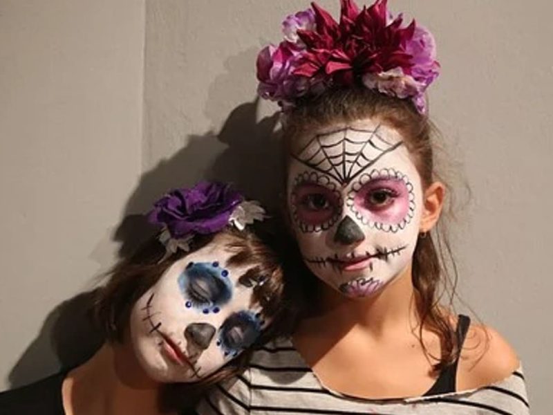 El paso a paso para hacer un maquillaje de catrina sencillo para Día de Muertos.