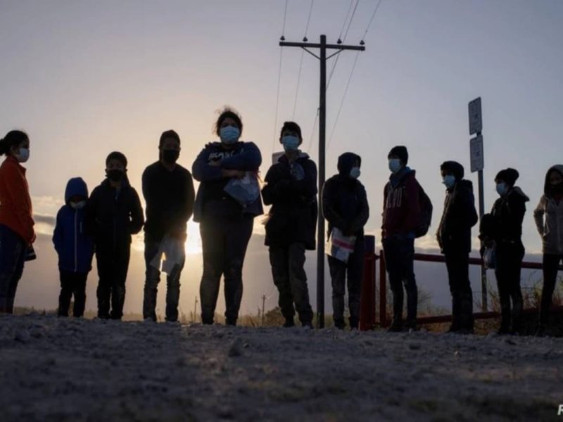 Joe Biden anula “metering”, política que limitaba solicitudes de asilo en puertos de entrada de la frontera.