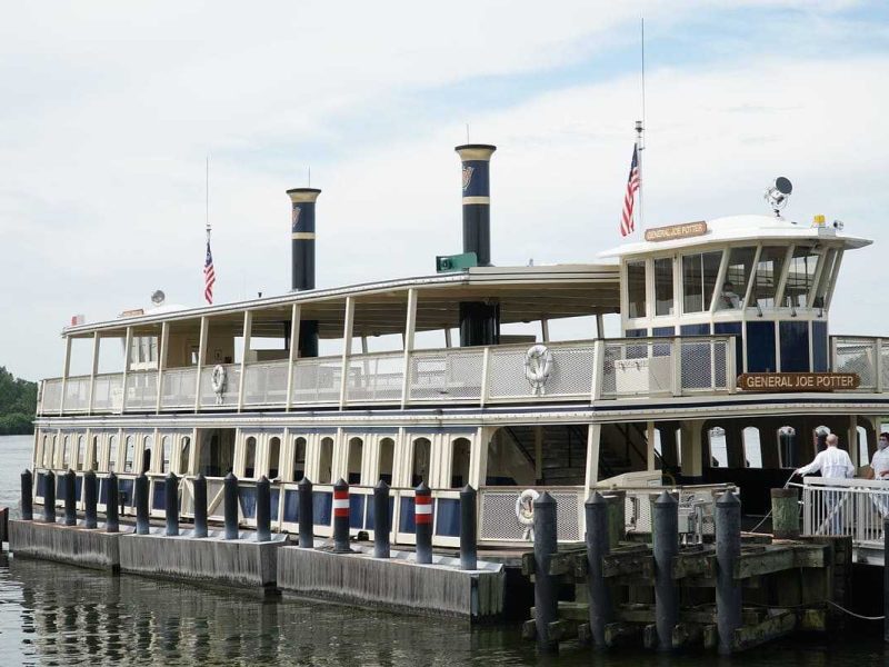 Walt Disney World ofrece trabajo en Florida como operador de embarcación.