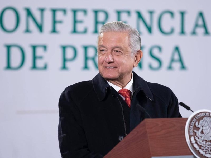 AMLO celebra la apertura de la frontera USA-México.