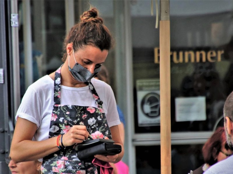 Los negocios de Los Ángeles que no respeten la medida se harán acreedores a una multa.