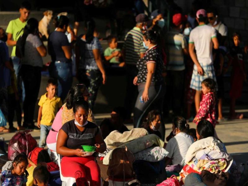 Caravana de migrantes en México avanza tramo en camiones.