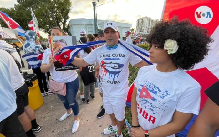 La comunidad cubana en Miami salió a protestar este 15 de noviembre. | Foto: VOA.