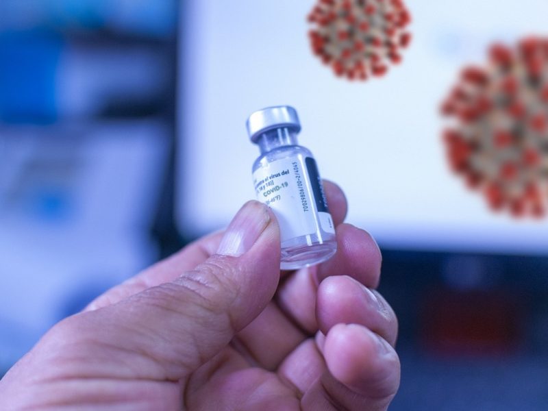 La vacuna de refuerzo se aplicaría bajo ciertos lineamientos que podrían publicarse esta misma semana.