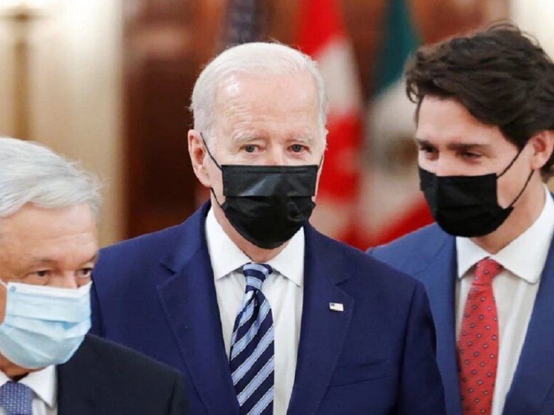 AMLO, Joe Biden y Justin Trudeau durante su reunión en Washington este 18 de noviembre.