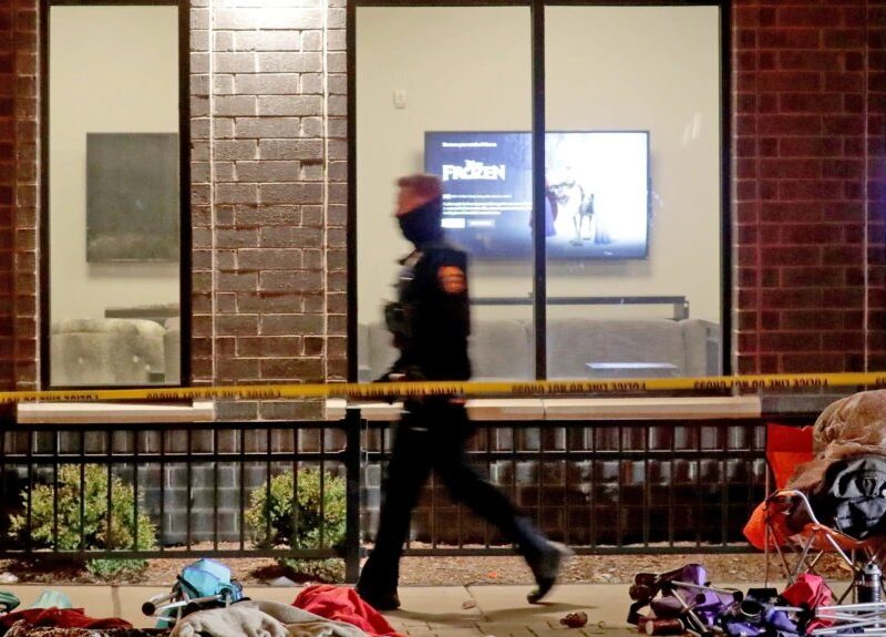 La policía investigando la escena del atentado en Wisconsin este 21 de noviembre.