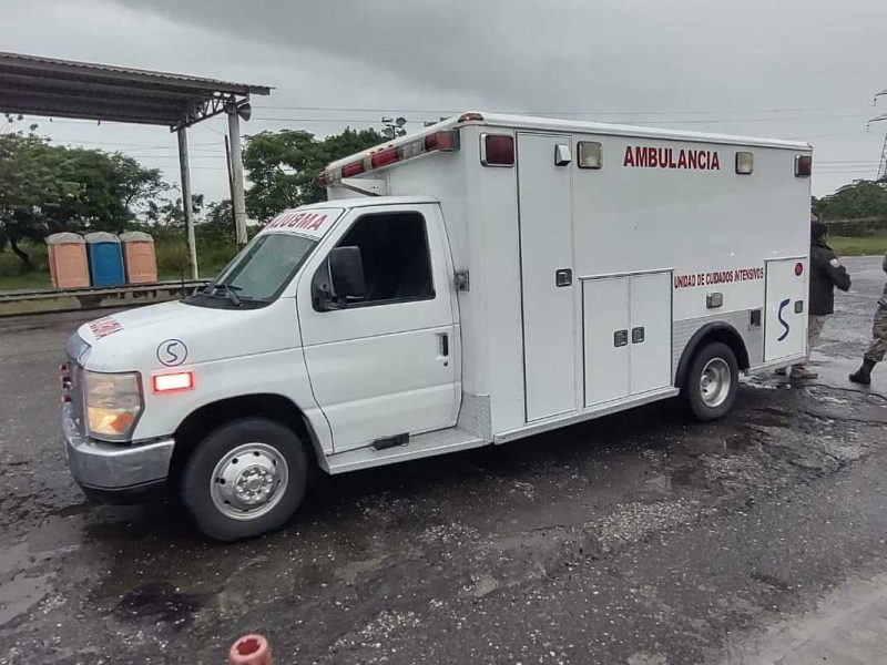 Detienen a 36 migrantes en Tabasco que viajaban en una ambulancia pirata.