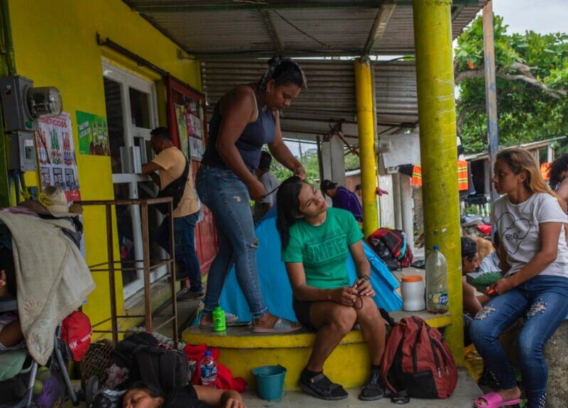 Muchos migrantes haitianos se encuentran varados al sur de México, en Chiapas, donde las oficinas de la Comar no se dan abasto con las solicitudes de refugio.