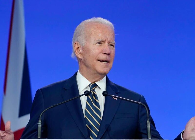 Joe Biden confirmó las restricciones de viaje por la variante Omicron a través de su cuenta de Twitter.