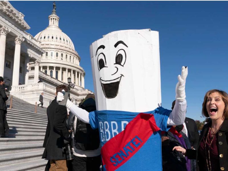 El Build Back Better, que incluye una “mini” reforma migratoria que beneficiaría a 7 millones de personas