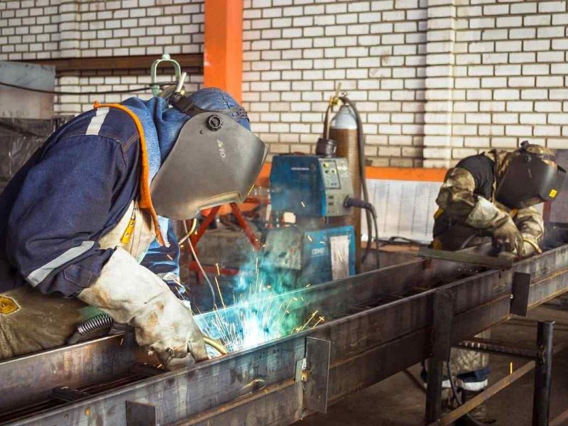 La empresa en Canadá ofrece empleo a soldadores mexicanos.