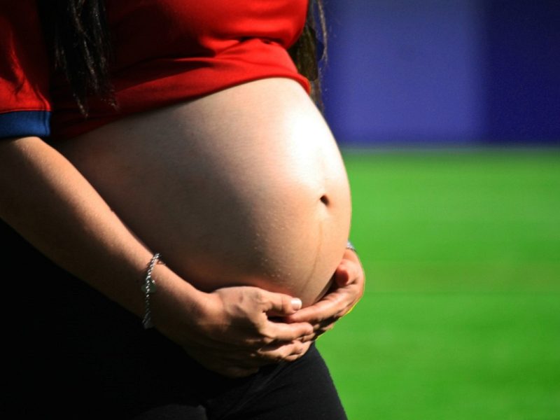 La CBP publicó estas reglas luego de enfrentar una investigación por el caso de una mujer migrante que dio a luz al lado de un bote de basura en California.