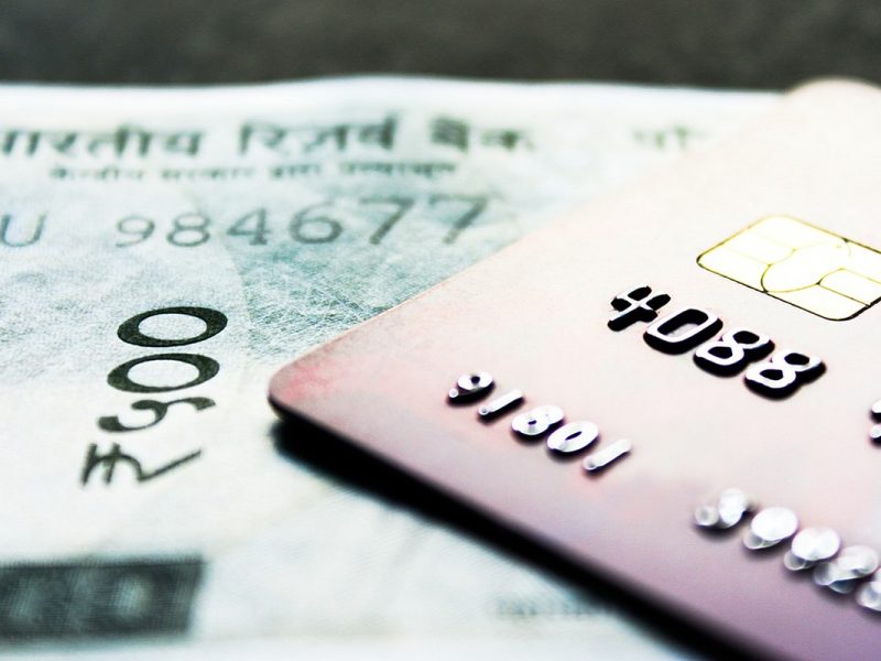 Aunque sí es posible abrir una cuenta de banco en México, las trabas burocráticas son parte de los problemas que los migrantes deben enfrentar en el proceso.