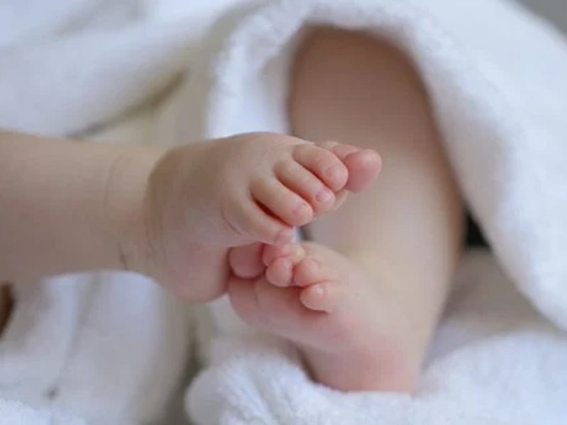 Nace un bebé en la caravana de migrantes en Puebla; van rumbo a la CDMX.