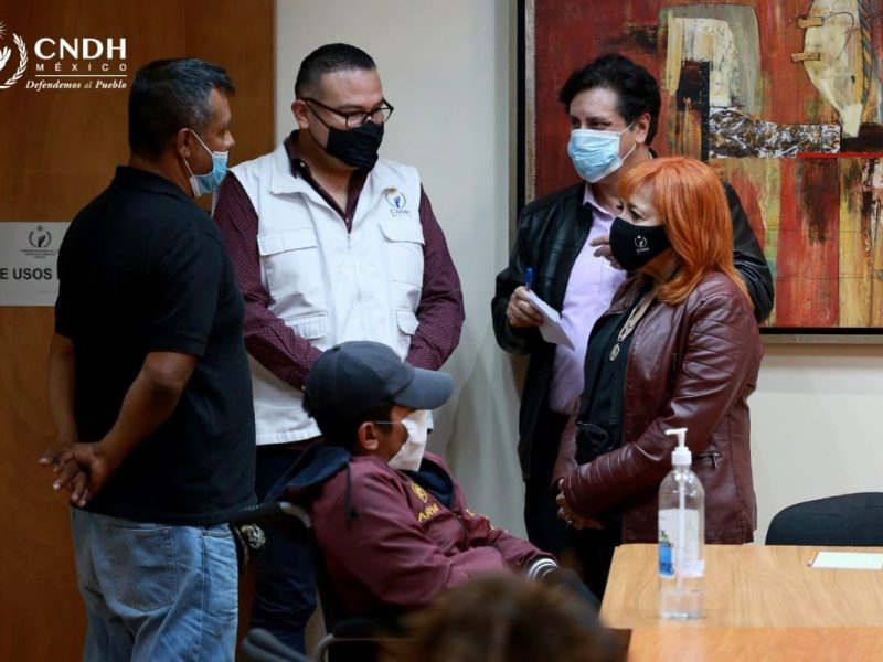 Autoridades mexicanas y dirigentes migrantes se reunieron junto a la CNDH para tratar de solucionar los principales problemas de los migrantes.