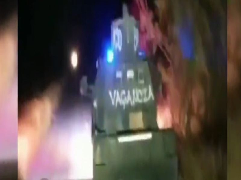 Cártel del Golfo recorre carretera en Tamaulipas en vehículo “monstruo” blindado.