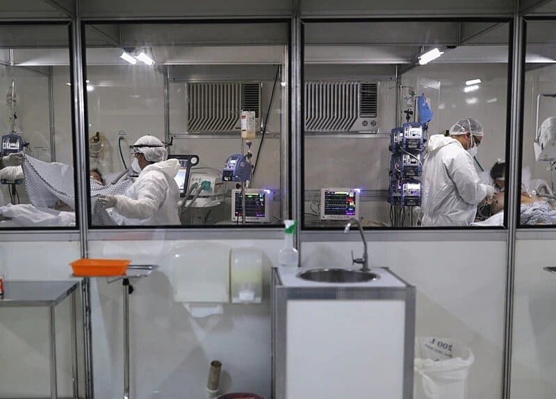 Las personas vacunadas tienen menos probabilidades de terminar hospitalizadas o fallecer por culpa del Covid-19.