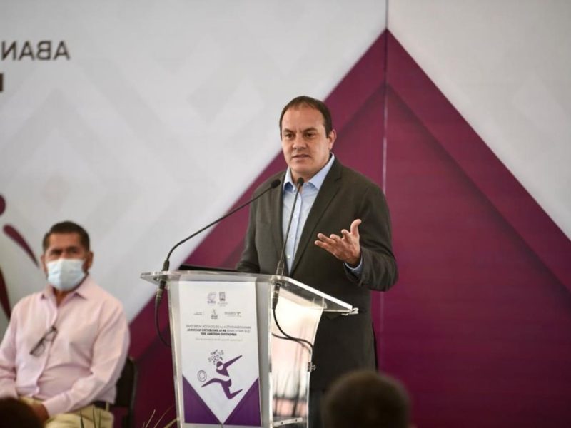 El gobernador de Morelos, Cuauhtémoc Blanco, se enfrenta a críticas por las fotos que se difundieron con líderes del CJNG.