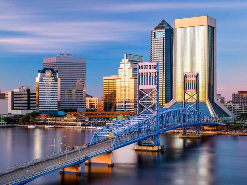 Jacksonville fue calificada como la ciudad con más libertad financiera para los hispanos.