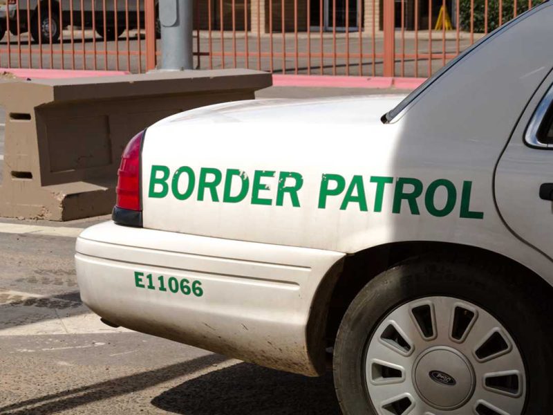 Mexicano muere bajo custodia de la Patrulla Fronteriza en California.