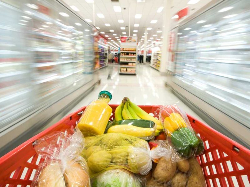 Durante una tormenta invernal, se aconseja contar con algunos alimentos básicos.