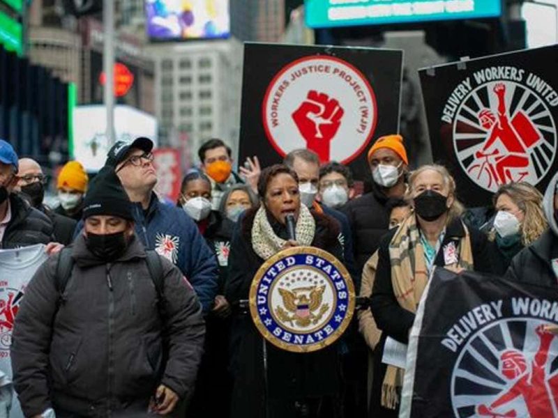 Luego de luchas varios meses, los repartidores de apps tendrán derechos laborales en Nueva York.