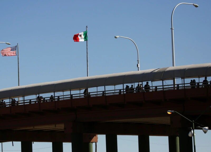 Puentes fronterizos de Texas presentan fuerte tráfico
