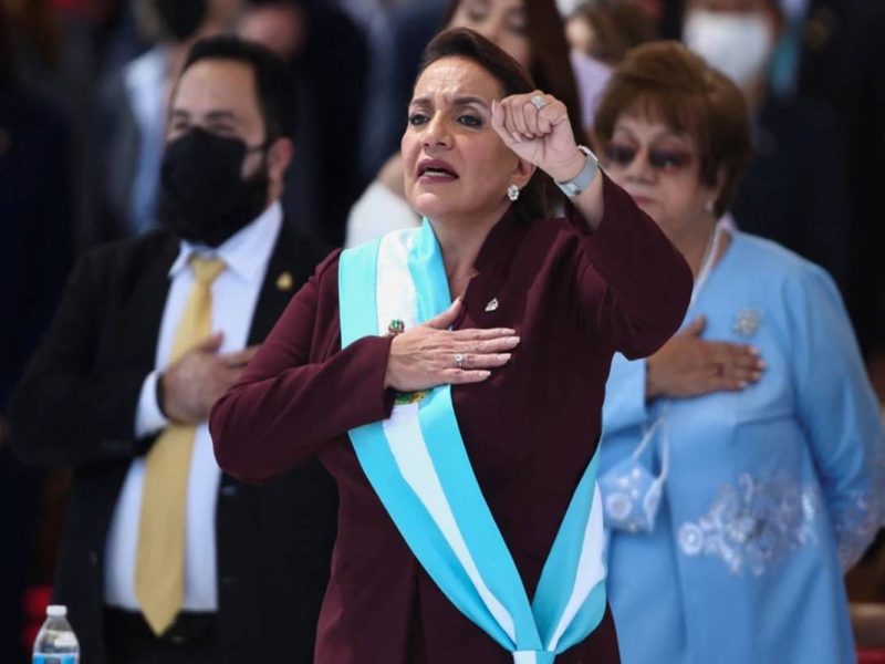 Xiomara Castro tomó posesión como presidenta de Honduras.