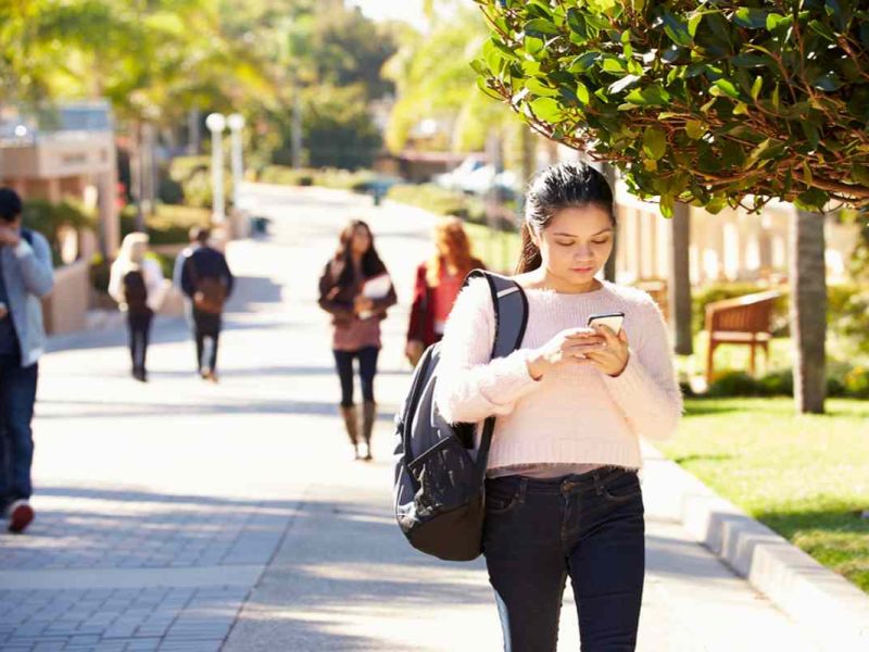 Los universitarios de California podrán pagar su matrícula escolar con 10 mil dólares que recibirán a cambio de trabajo voluntario.