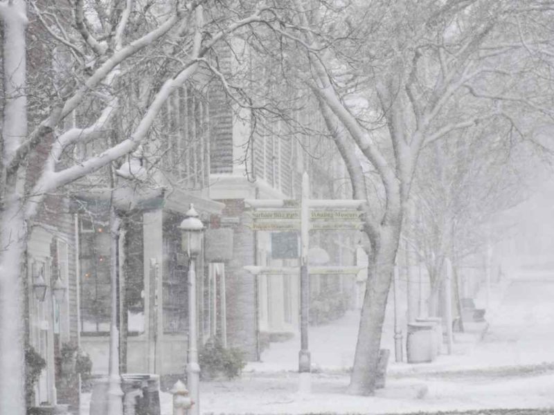 Una tormenta invernal azota la comunidad de Nantucket, en Massachusetts