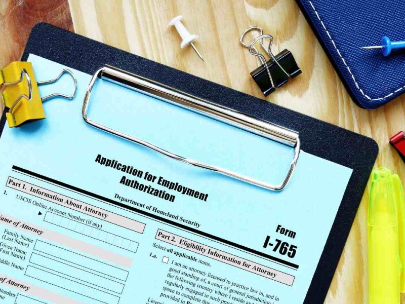 Los migrantes de las siguientes categorías podrán renovar su Autorización de Empleo por dos años.