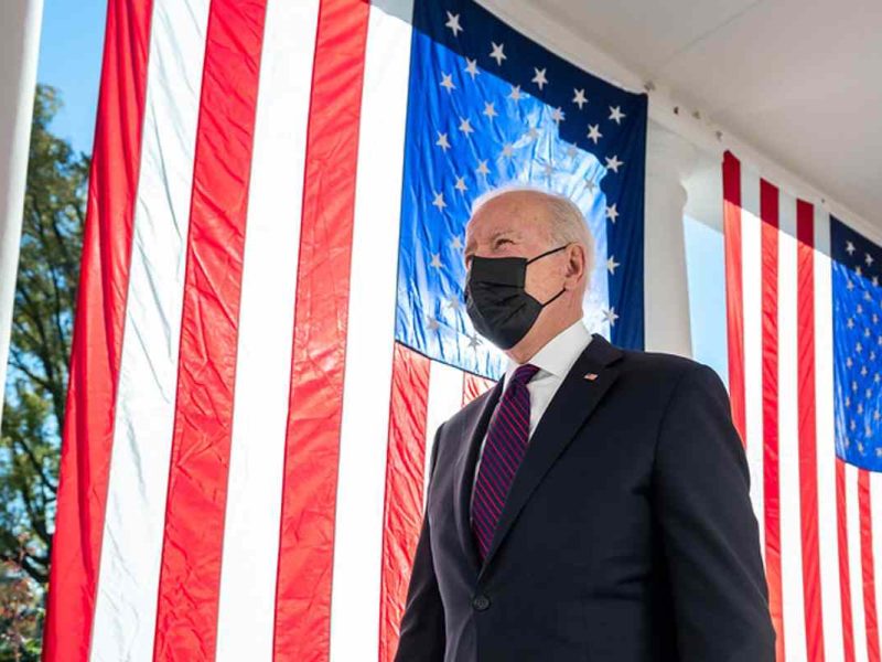 Joe Biden agregó la bienvenida a los migrantes en la misión de USCIS.