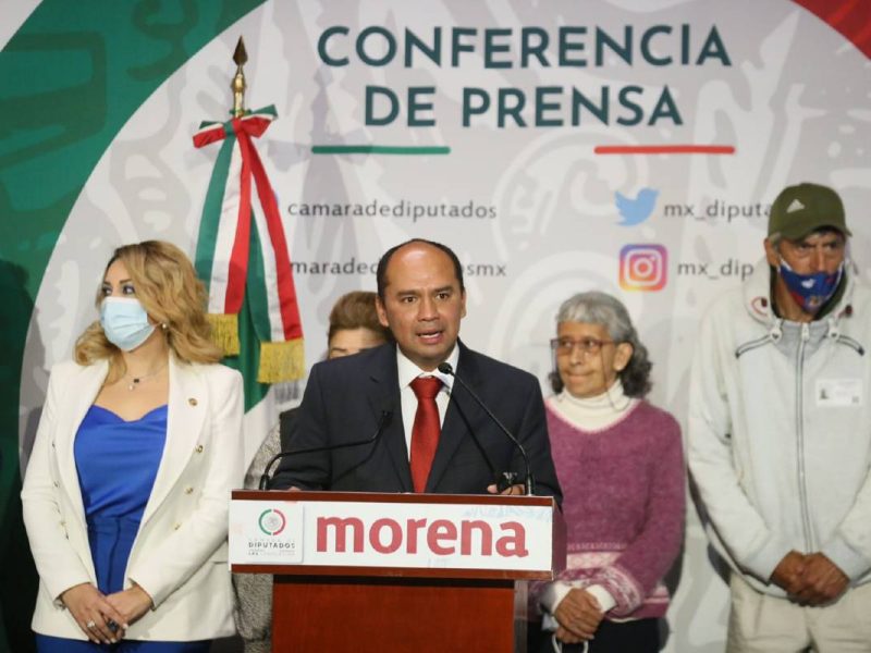 El diputado Manuel Alejandro Robles durante la presentación de la iniciativa sobre el voto migrante el 10 de febrero de 2022.