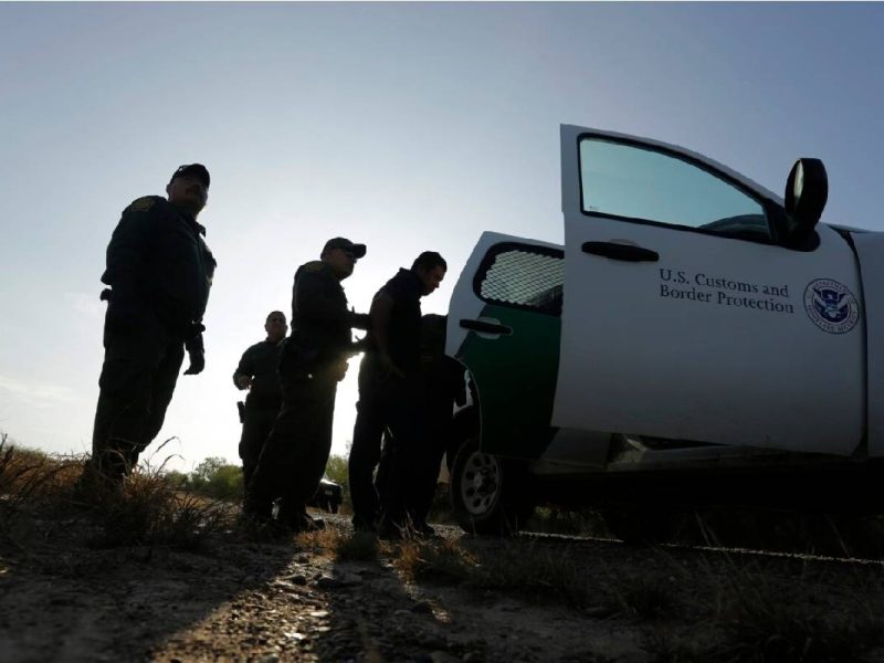 Los congresistas criticaron que el Título 42 ha permitido abusos contra migrantes negros