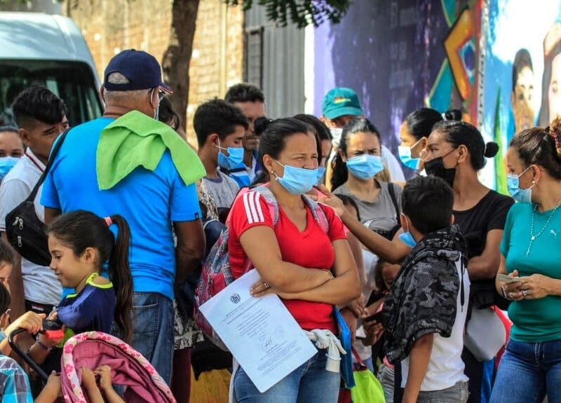 Las mujeres migrantes representan a casi la mitad de todos los migrantes del mundo.