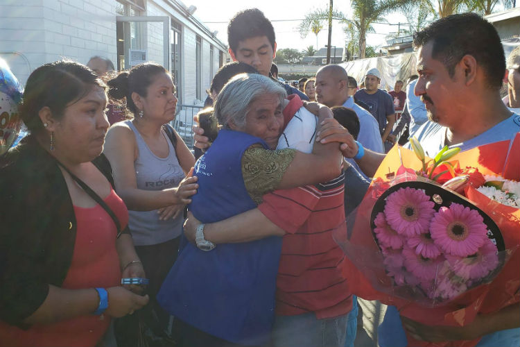 En la legislación mexicana, el fundamento jurídico del trámite para la reunificación familiar está en los artículos 44 y 58 de la Ley sobre Refugiados, Protección Complementaria y Asilo Político.