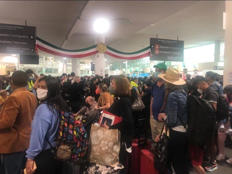 A través de quioscos tecnológicos serán escaneados los datos biométricos de los pasajeros que ingresan a México por los aeropuertos.