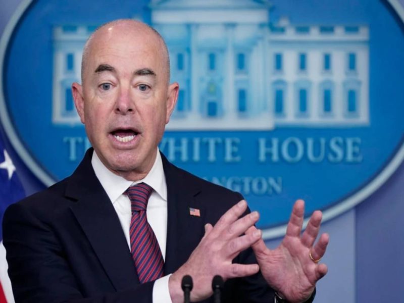 Alejandro Mayorkas, secretario de Seguridad Nacional, dijo que Estados Unidos terminará con el Título 42 el 23 de mayo.