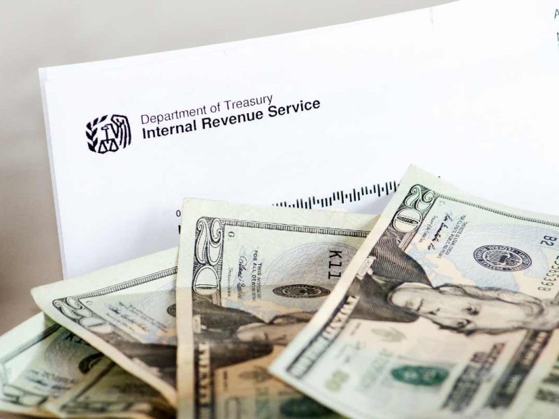 Las formas más efectivas para obtener información es a través de la página del IRS y la herramienta ¿Dónde está mi reembolso?