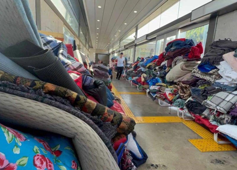 Los migrantes ucranianos que están llegando a México han tenido que permanecer en albergues donde hay miles de centro y sudamericanos en condiciones similares a las suyas. Sin embargo, los tratos que reciben son distintos tanto en este país como en Estados Unidos.